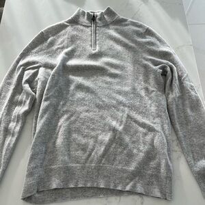 Bloomingdale's The Men’s Store 100% cashmere quarter zip in grey